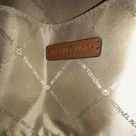 Micheal Kors Cross Body bag - Picture 3 of 4